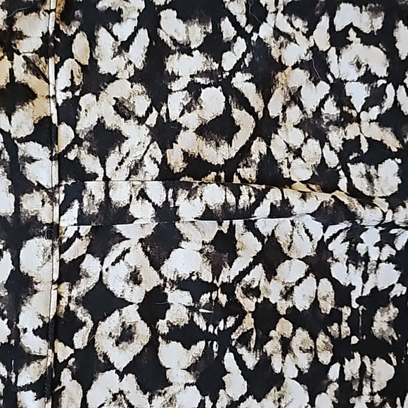 2 STUNNING LULAROE CHARLIE BROWN CHARLIE FLORAL BUTTON UP SHIRTS - Picture 9 of 15